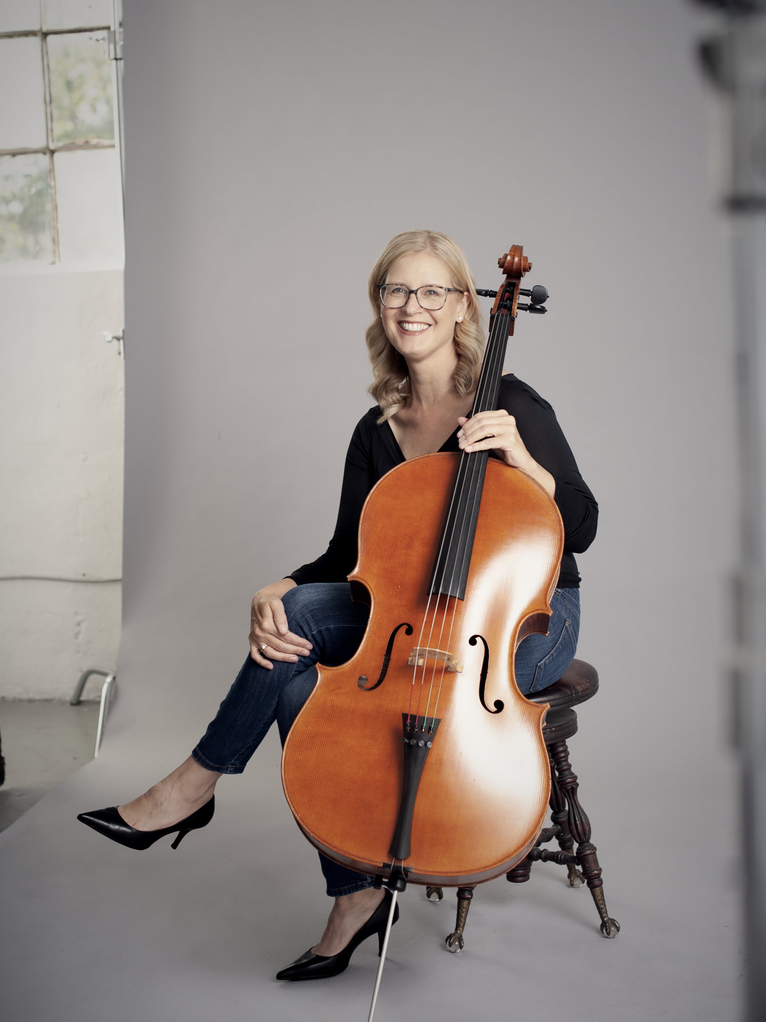 Winona Zelenka seated with her cello