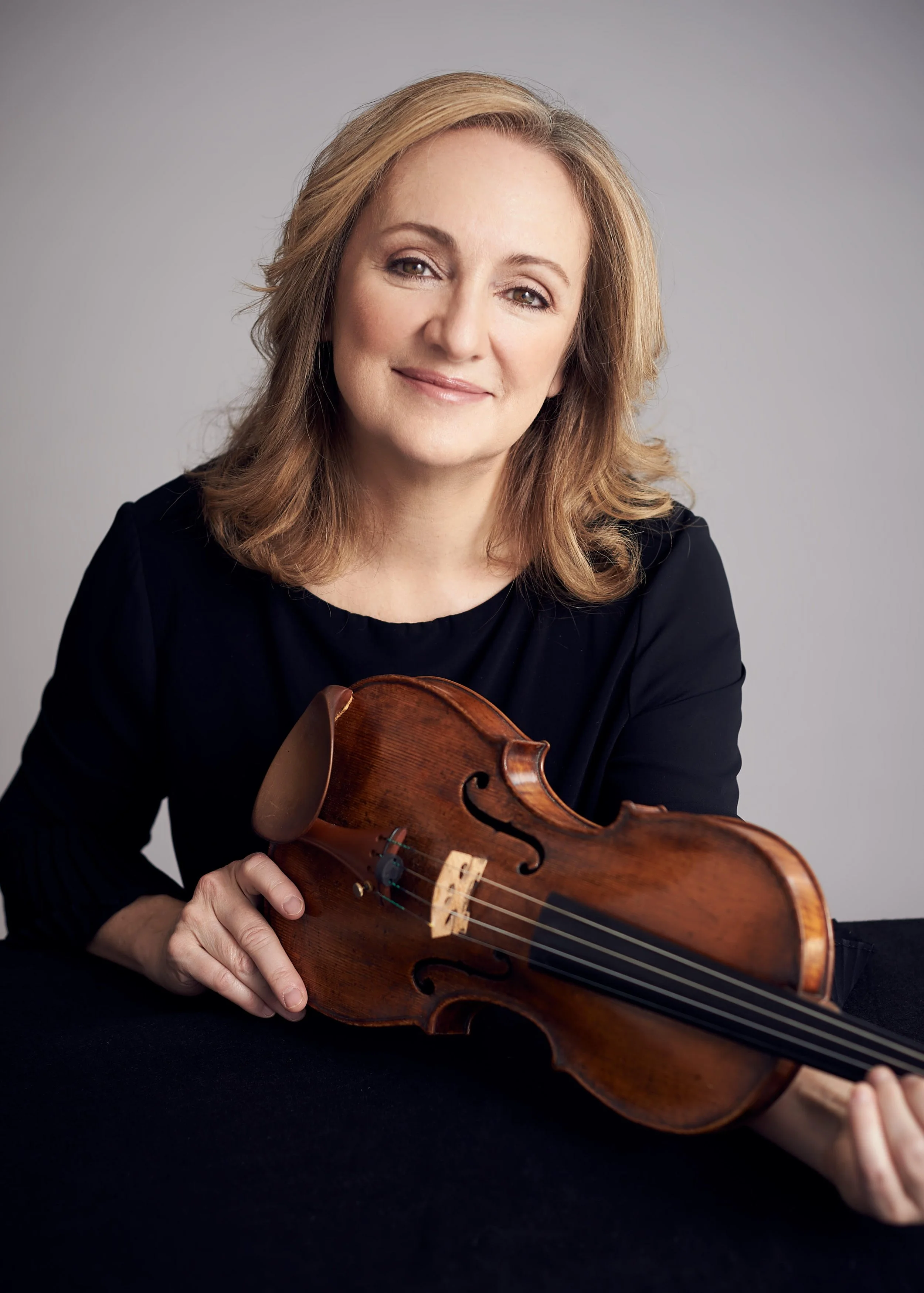 A portrait of Marie Bérard holding her violin